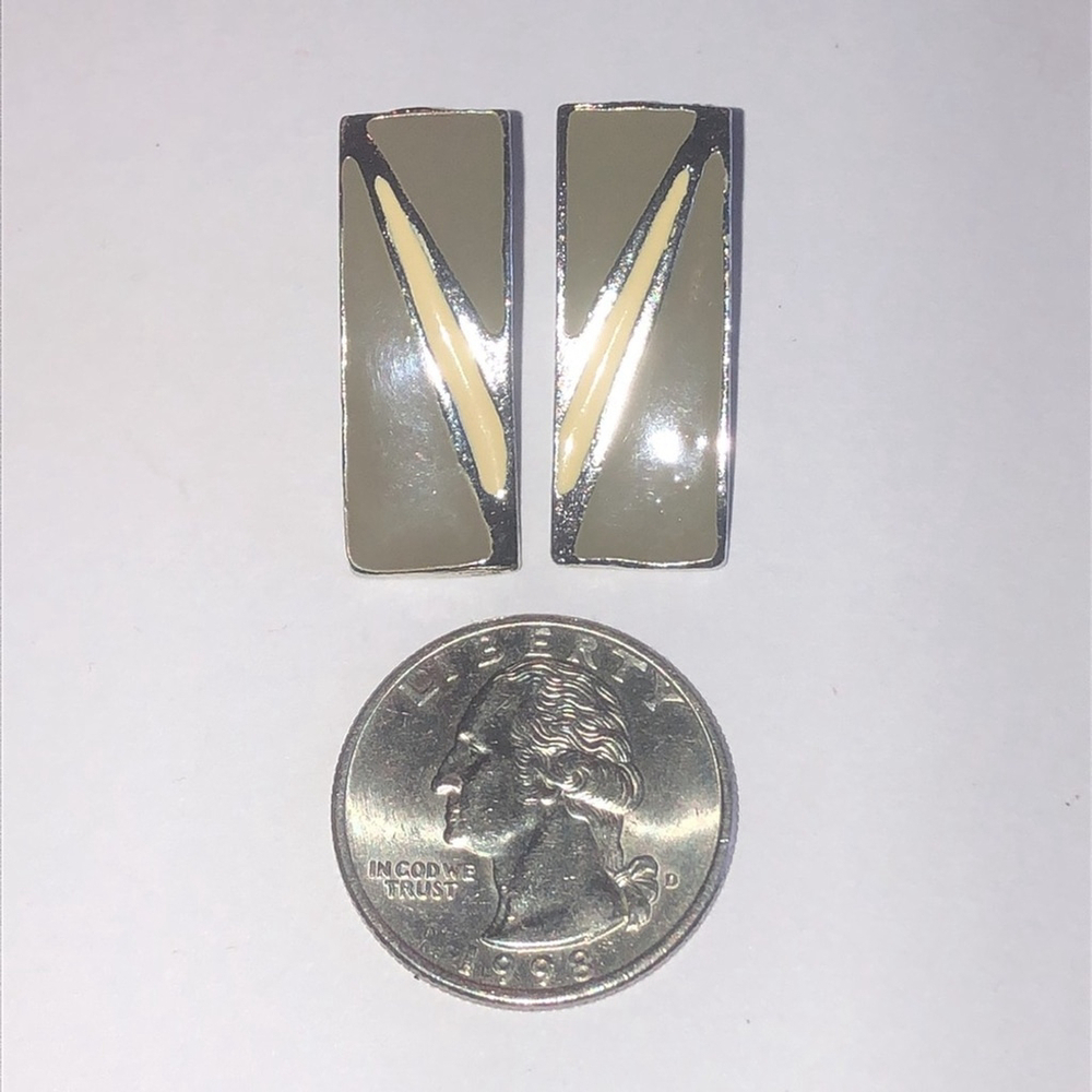 Vintage Geometric Silver Tone and Tan Green Enamel Boho Retro Earrings - Picture 3 of 6